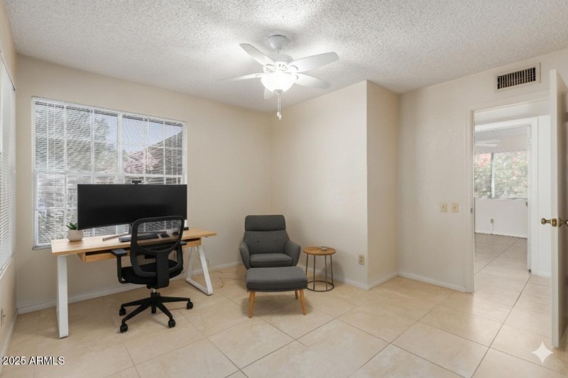 Virtuall Staged Office/Den