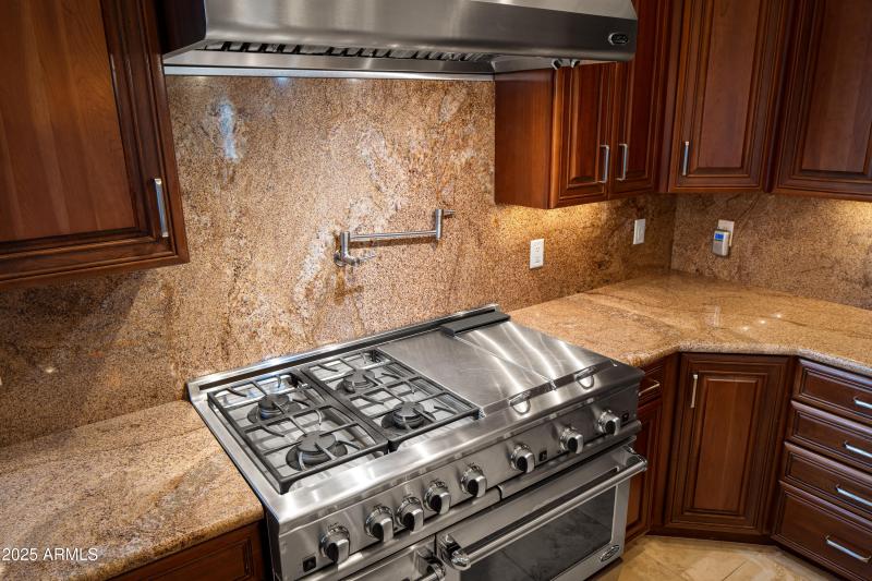 COMMERCIAL GRADE GAS COOKTOP AND OVEN