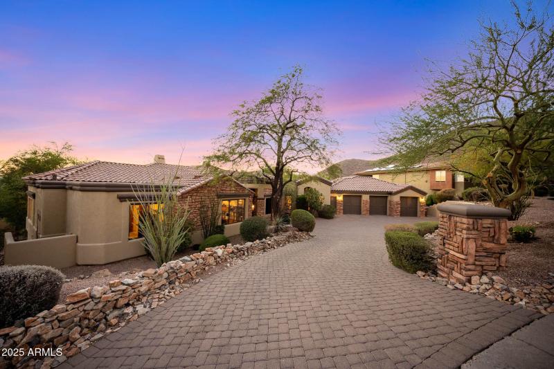 Driveway/Front
