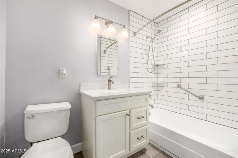 Bathroom 2 with bathtub