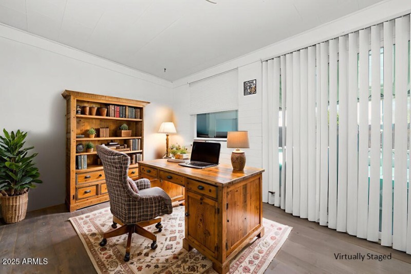 11614_N_Hagen_Dr_17-staged