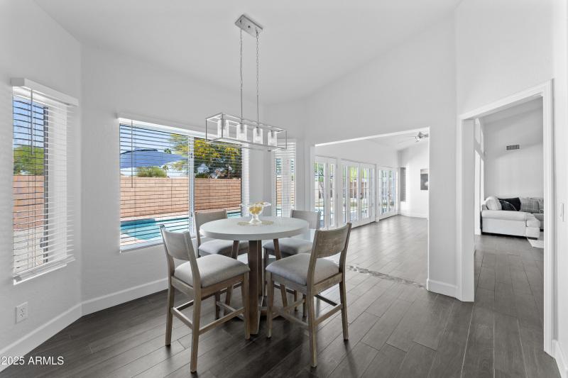 24-024-breakfast-nook