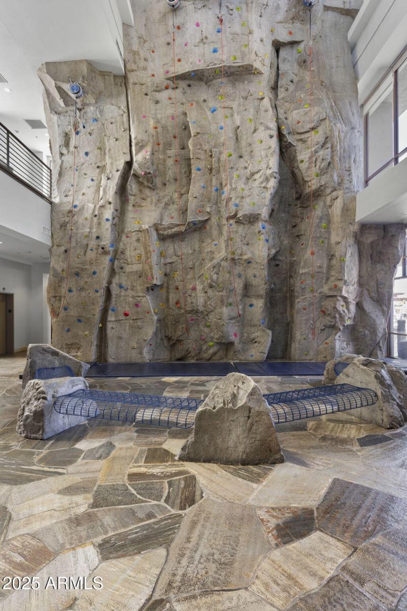 82-web-or-mls-43213-n-vista-hills-dr