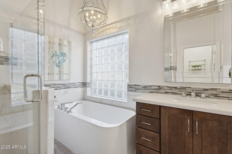 Double sinks and custom en suite