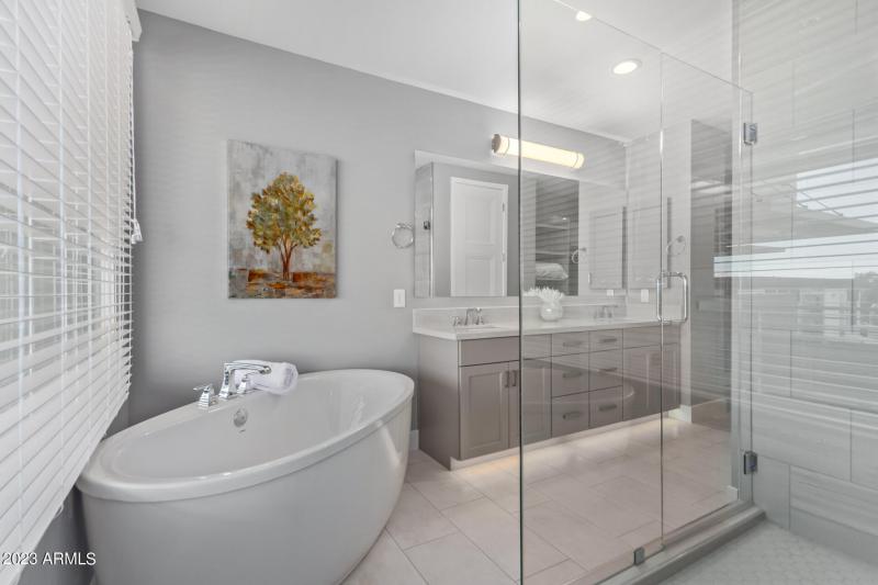 23 - Osborn Master Bathroom