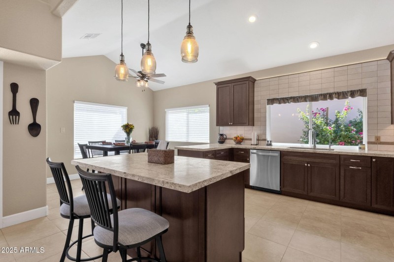 016_Breakfast Bar Seating