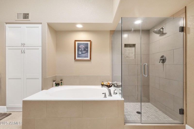 029_Soaking Tub And Shower