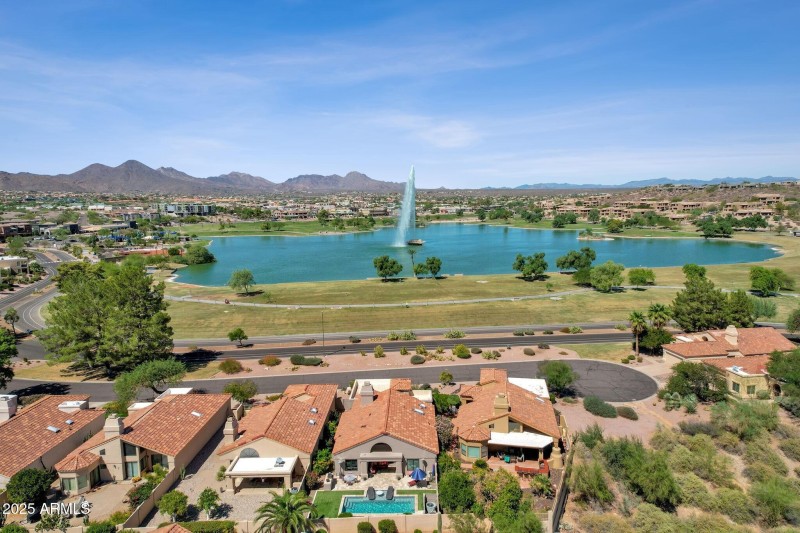 059_Aerial Location To Fountain