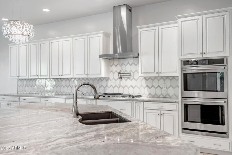 CHEFS KITCHEN