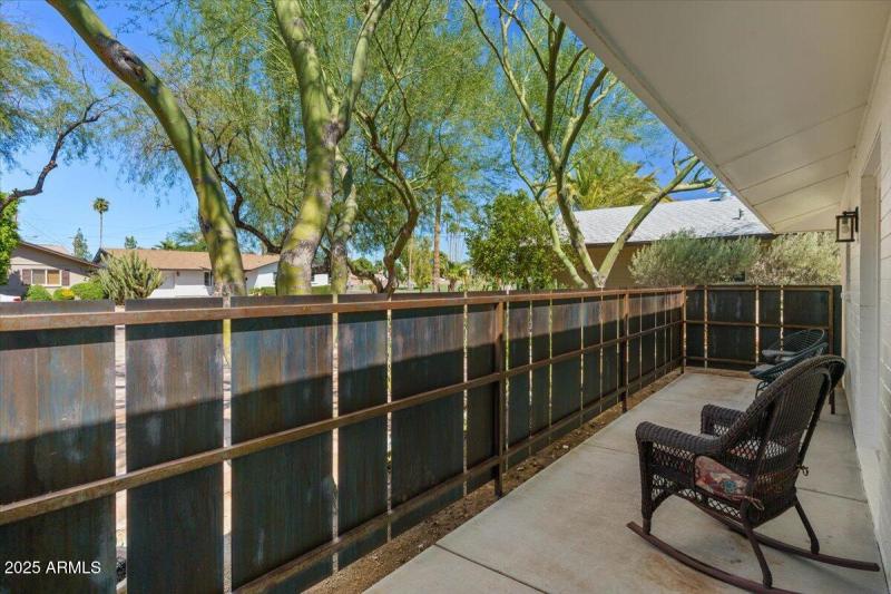 04-Front porch