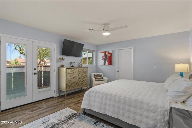 21-Primary bedroom