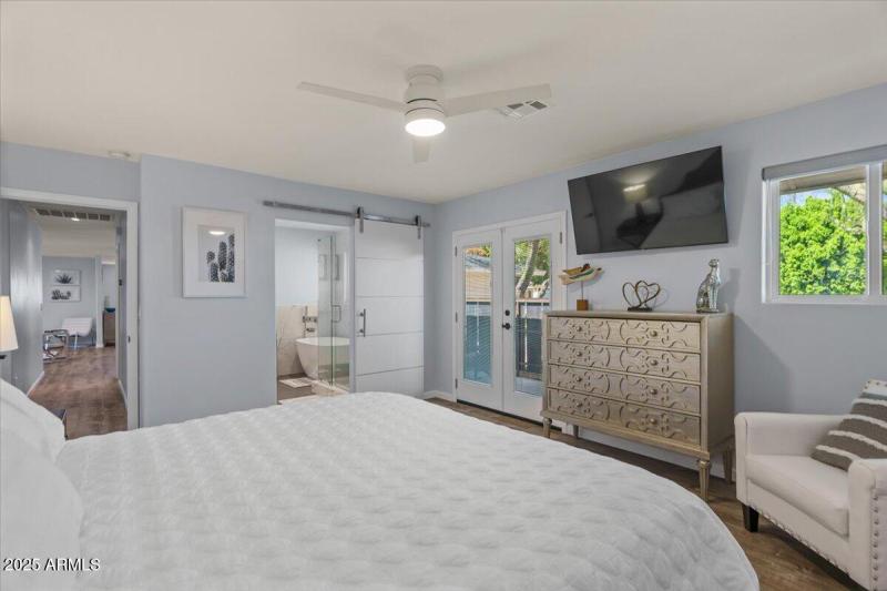 23-Primary bedroom