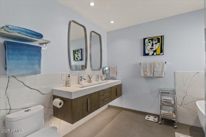 24-Primary bathroom