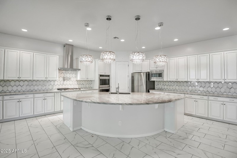 ISLAND KITCHEN