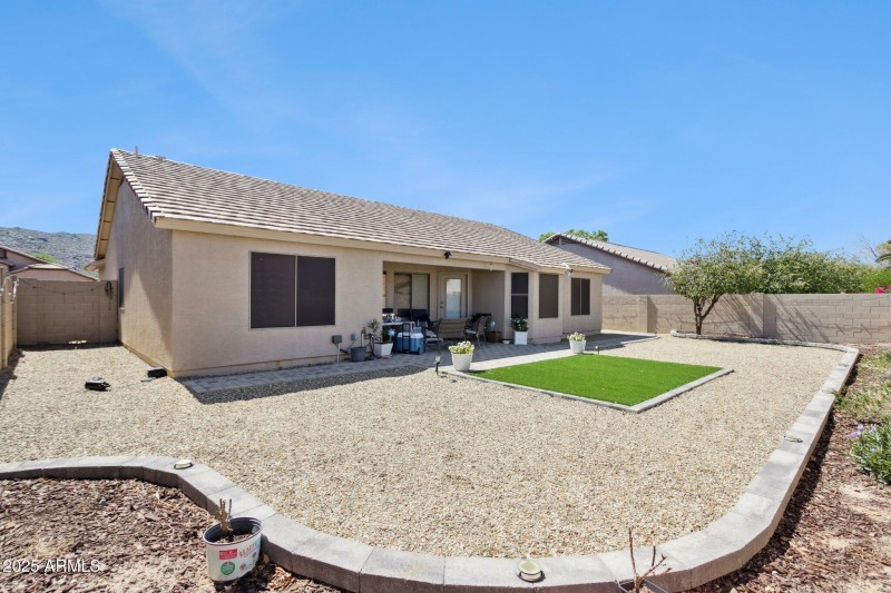 36-web-or-mls-1648-e-desert-ln