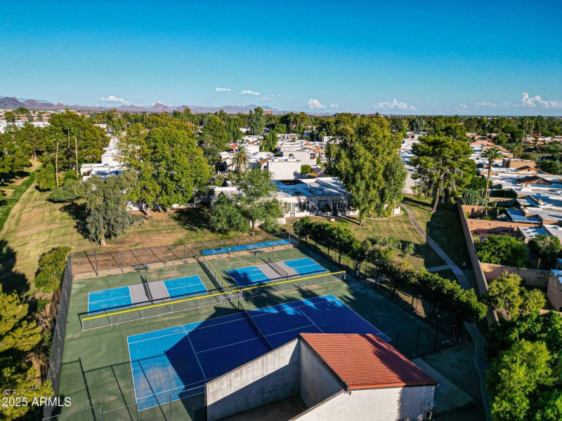 Pickleball & Tennis COurts