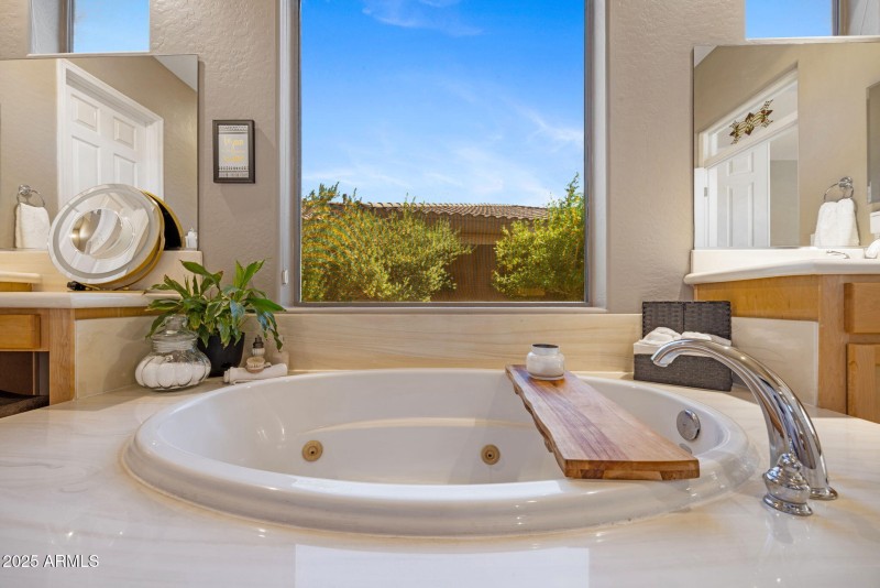 41646 N EMERALD LAKE DR