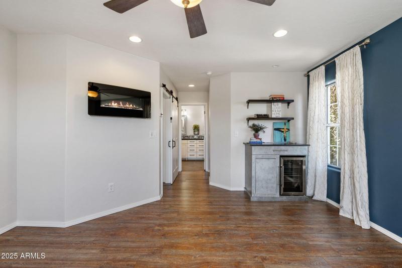 25-Primary Bedroom_2