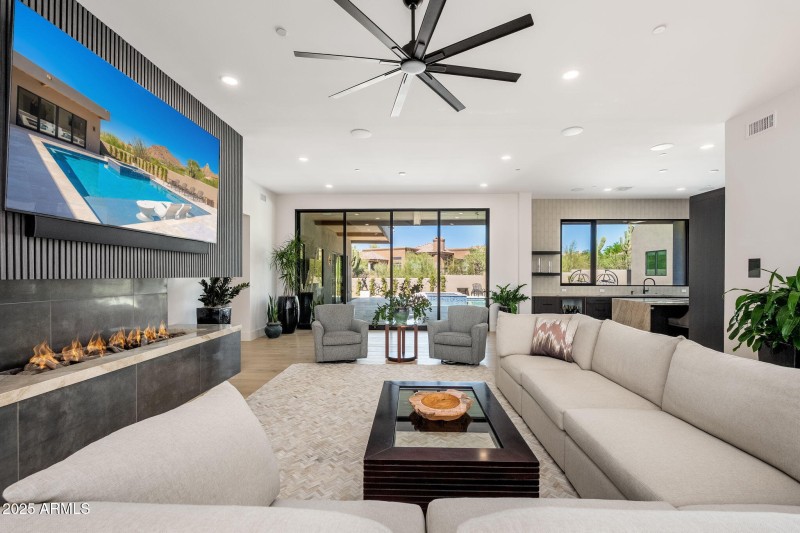 10160 E Saddle Horn Trl