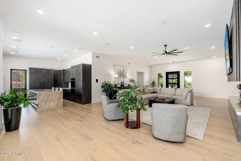 10160 E Saddle Horn Trl