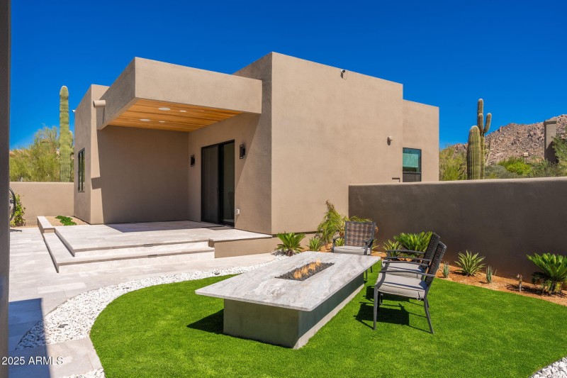 10160 E Saddle Horn Trl