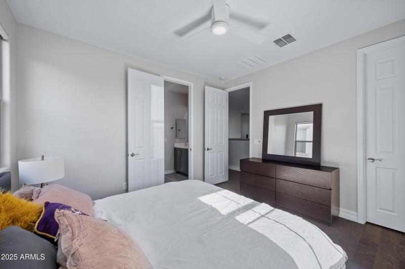 2423 N Beverly Pl-35