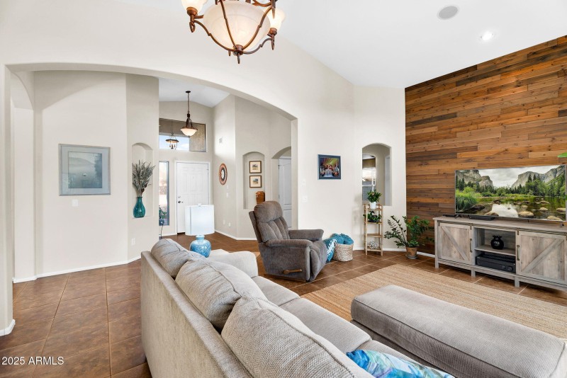 7-web-or-mls-695 W Holstein Trail -4