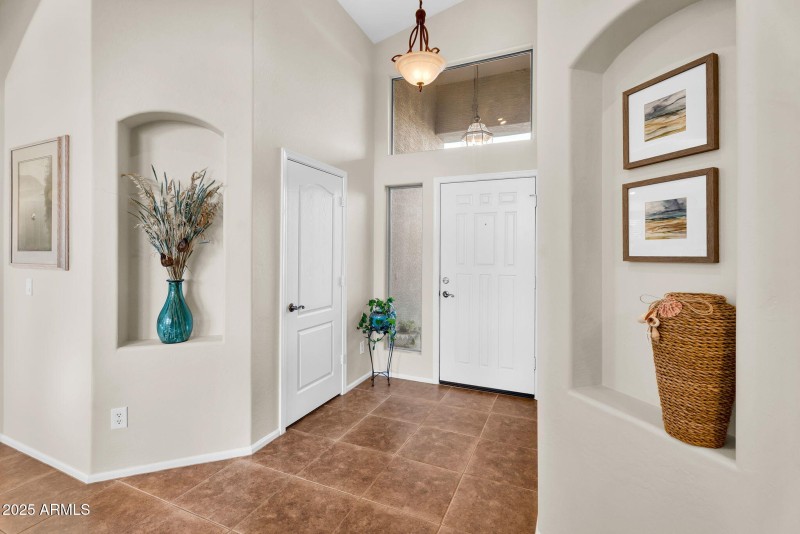 8-web-or-mls-695 W Holstein Trail -3a