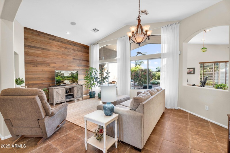 9-web-or-mls-695 W Holstein Trail -5