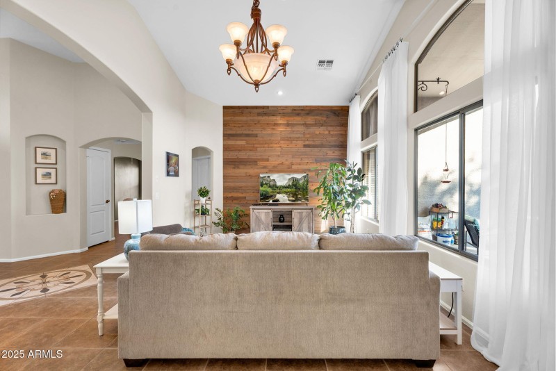 11-web-or-mls-695 W Holstein Trail -10