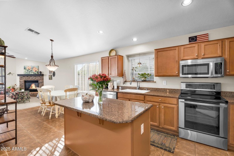 15-web-or-mls-695 W Holstein Trail -12