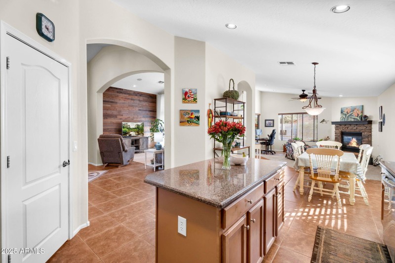 16-web-or-mls-695 W Holstein Trail -13