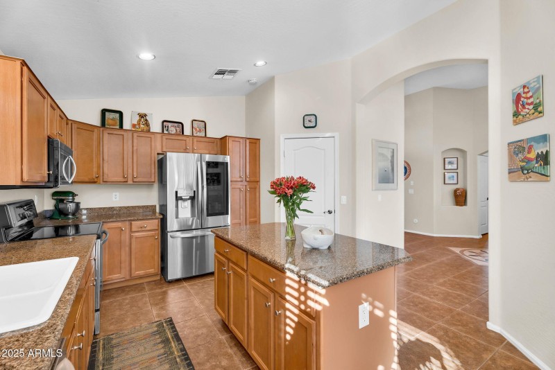 17-web-or-mls-695 W Holstein Trail -14