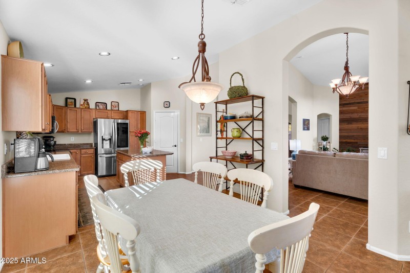 22-web-or-mls-695 W Holstein Trail -18