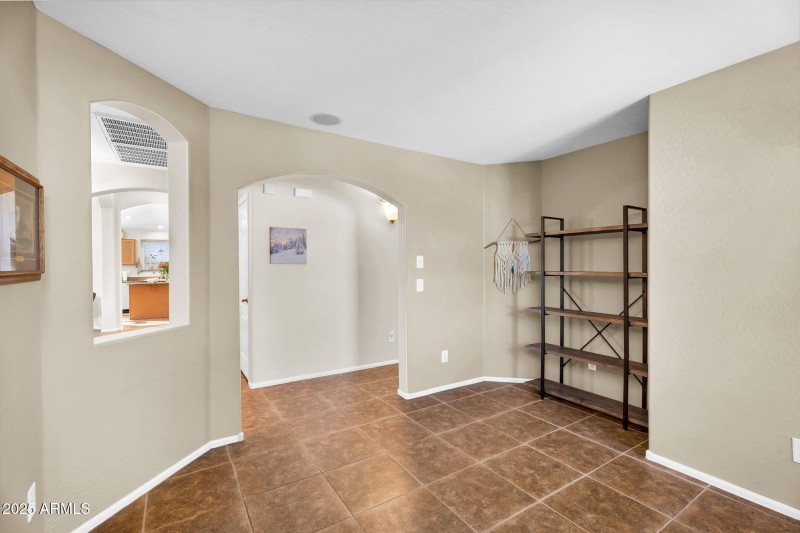 23-web-or-mls-695 W Holstein Trail -20