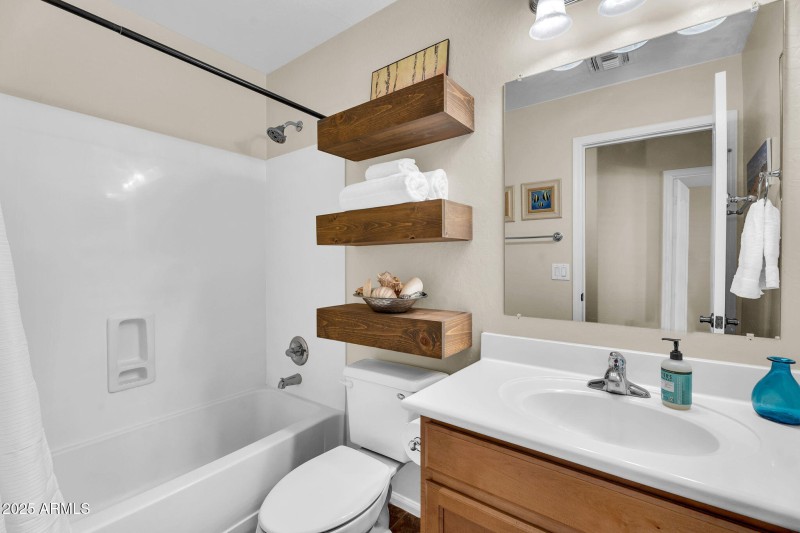 36-web-or-mls-695 W Holstein Trail -32