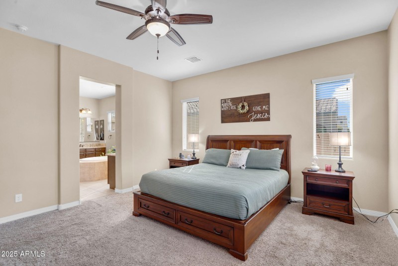 22-web-or-mls-1150 E Via Sicilia-16