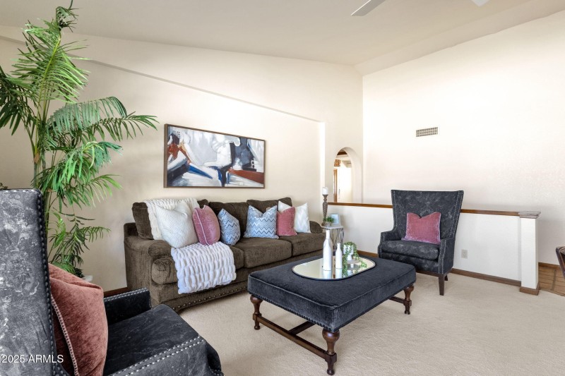 8-web-or-mls-16277-e-hyde-park-pl