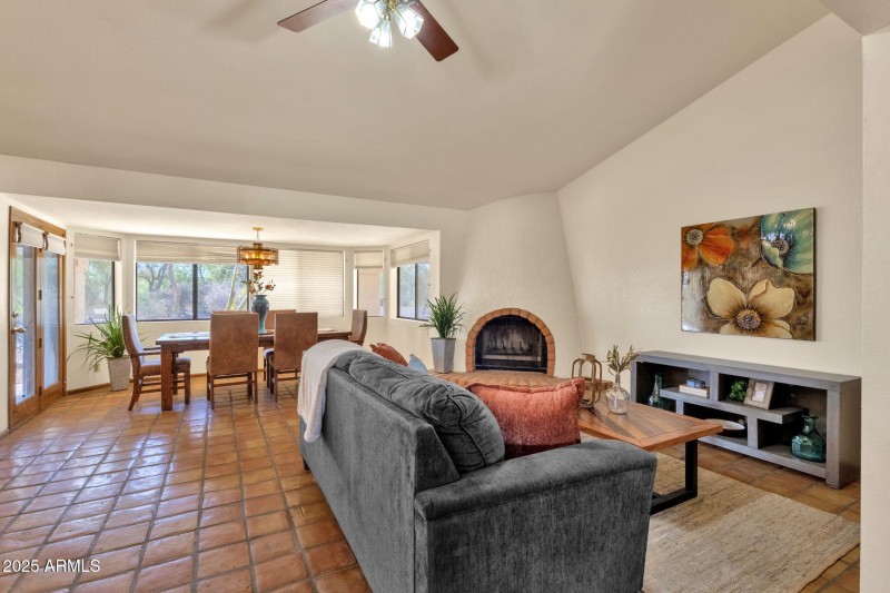 11-web-or-mls-16277-e-hyde-park-pl