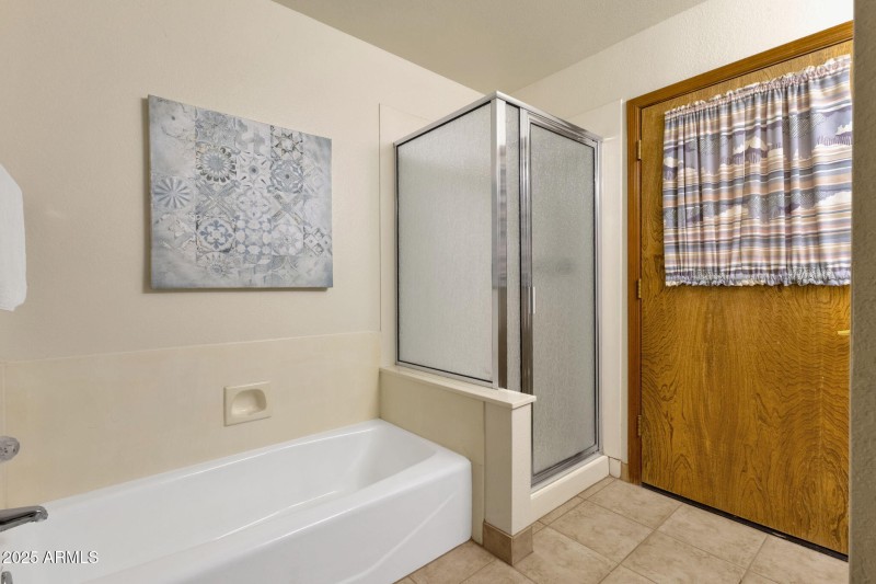 22-web-or-mls-16277-e-hyde-park-pl