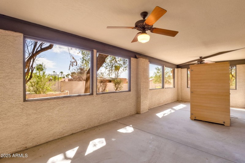 27-web-or-mls-16277-e-hyde-park-pl