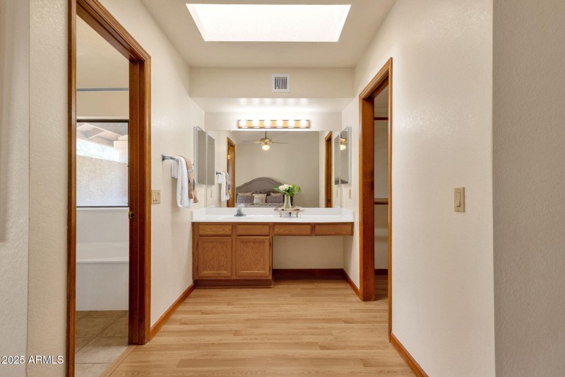 33-web-or-mls-16277-e-hyde-park-pl