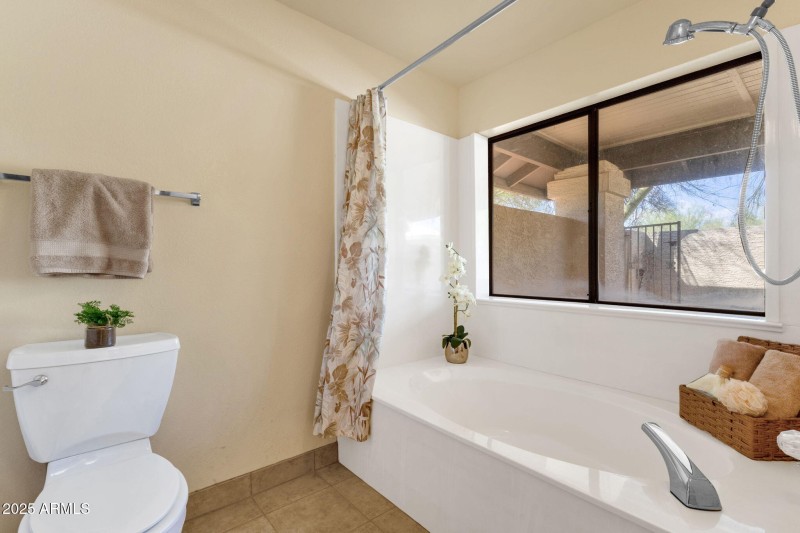 35-web-or-mls-16277-e-hyde-park-pl