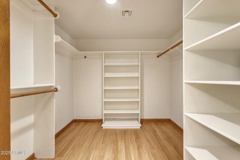 36-web-or-mls-16277-e-hyde-park-pl