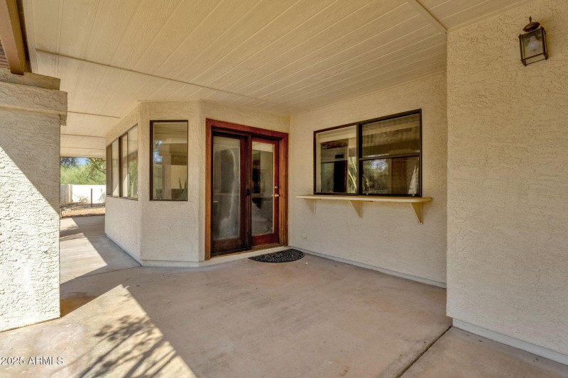 37-web-or-mls-16277-e-hyde-park-pl