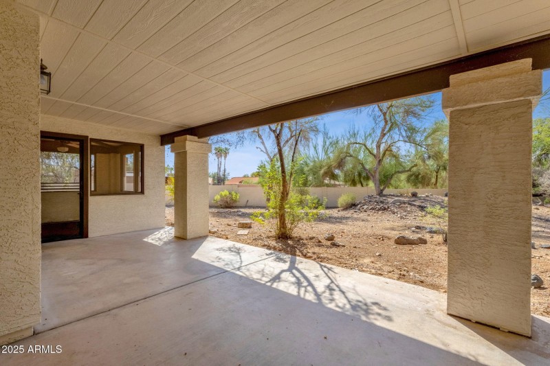 38-web-or-mls-16277-e-hyde-park-pl
