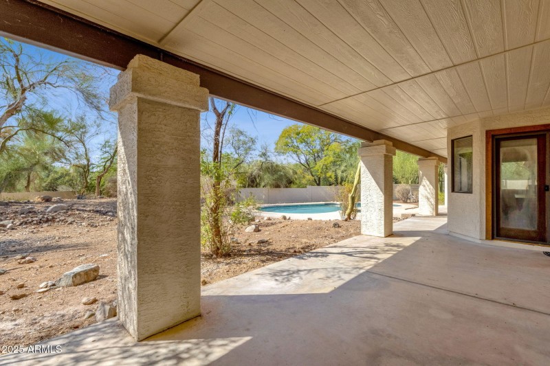 39-web-or-mls-16277-e-hyde-park-pl