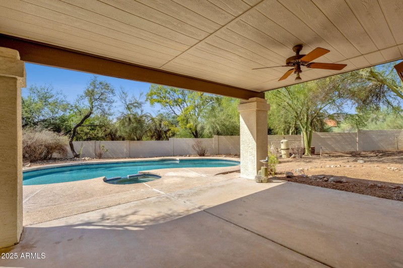 40-web-or-mls-16277-e-hyde-park-pl