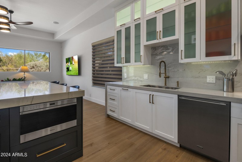 Custom cabinetry, Wolf, Cove appliances