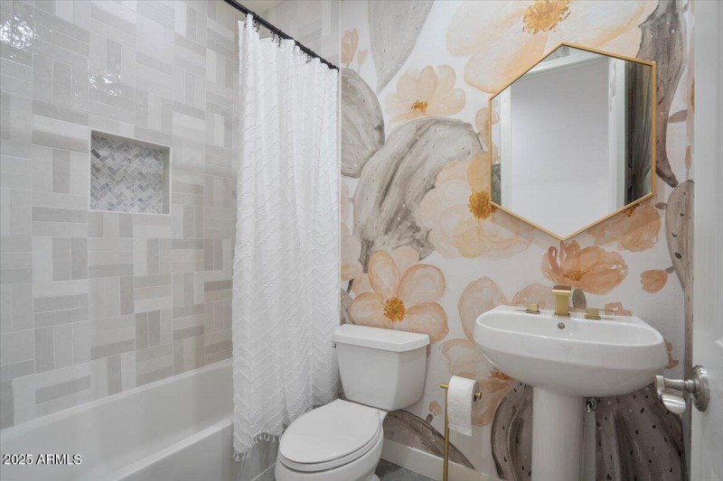 Full Bath/Powder Room